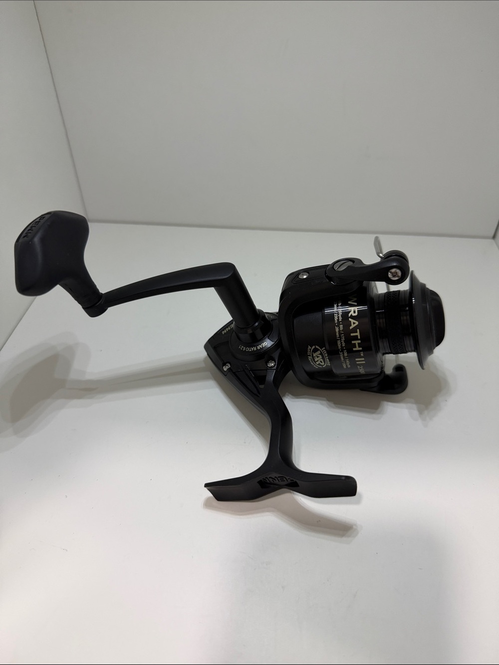 Black Spinning Fishing Reel - Penn Rath II 2500